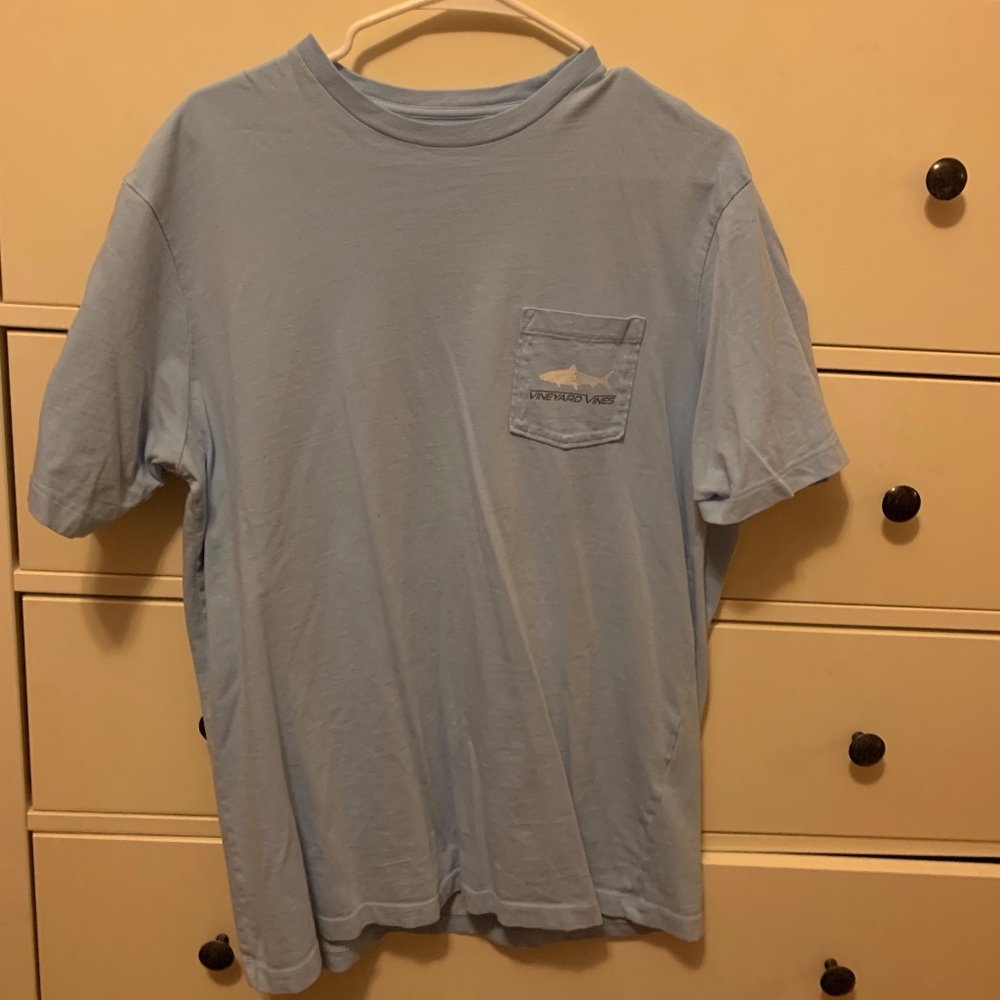 vineyard vines t-shirt